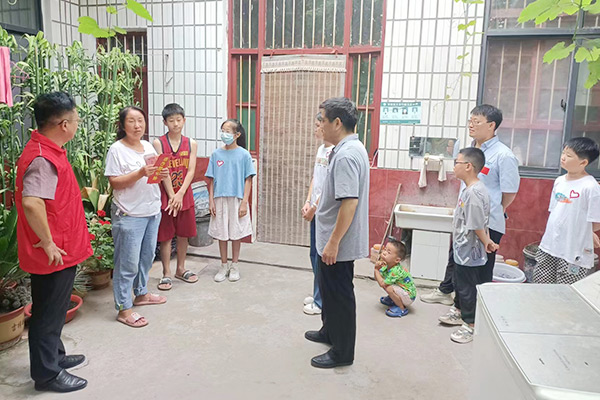 新乡hg1088集团爱心家庭携手辉县义工“爱心助学，，，点亮但愿”